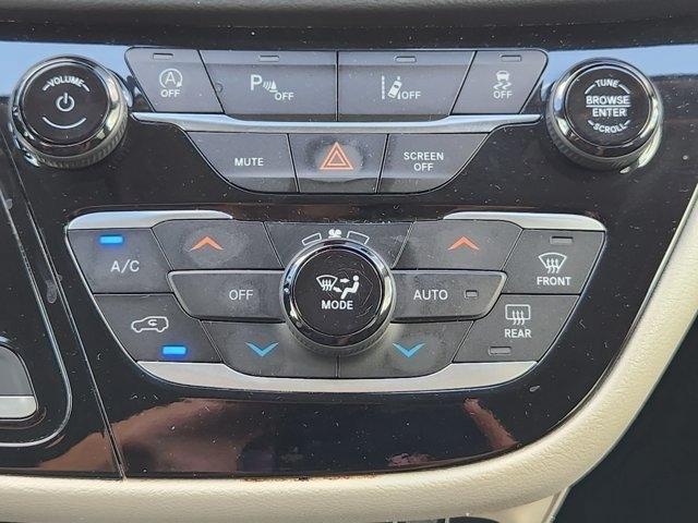Chrysler Pacifica Touring L 2023