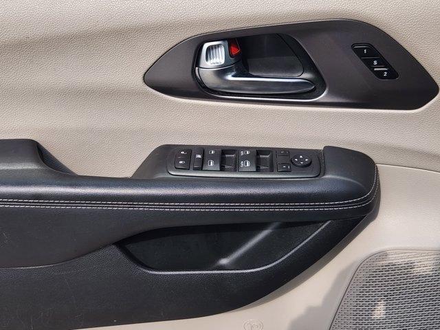 Chrysler Pacifica Touring L 2023