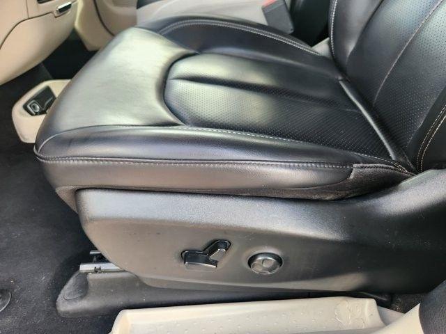 Chrysler Pacifica Touring L 2023