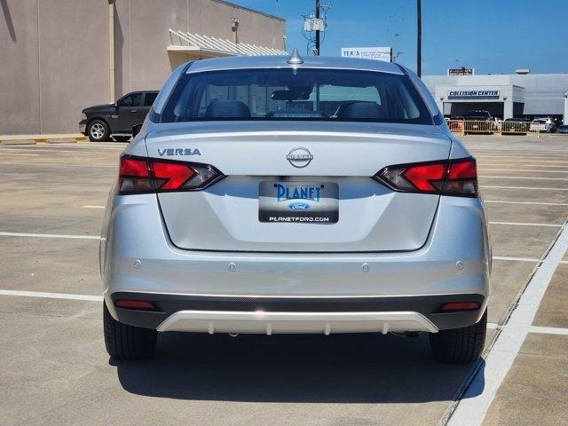 Nissan Versa SV 2025