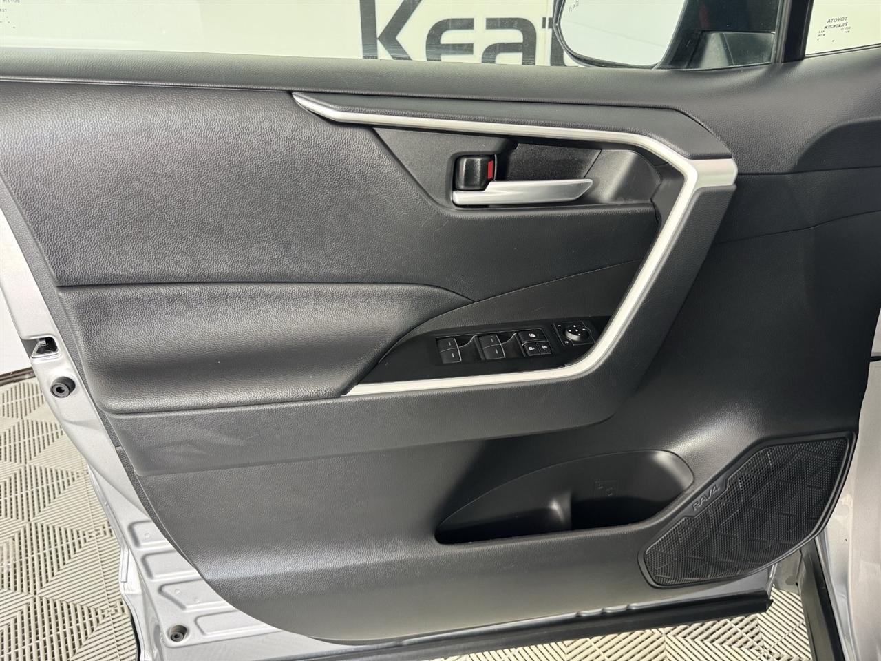 Toyota RAV4 XLE 2025