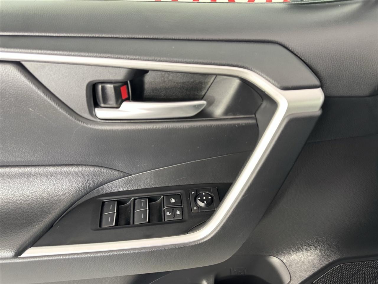 Toyota RAV4 XLE 2025