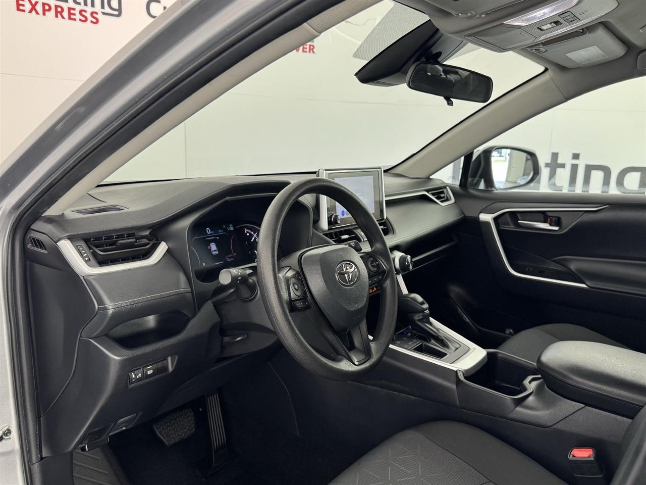 Toyota RAV4 XLE 2025