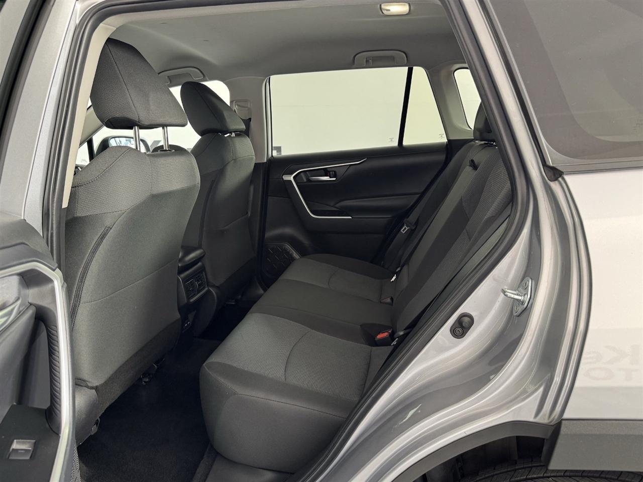 Toyota RAV4 XLE 2025