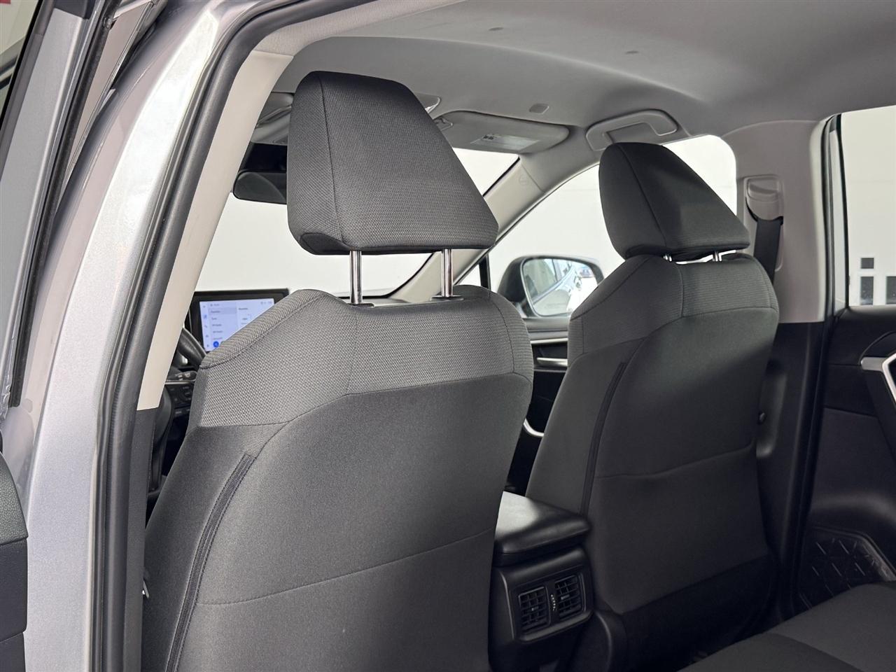 Toyota RAV4 XLE 2025