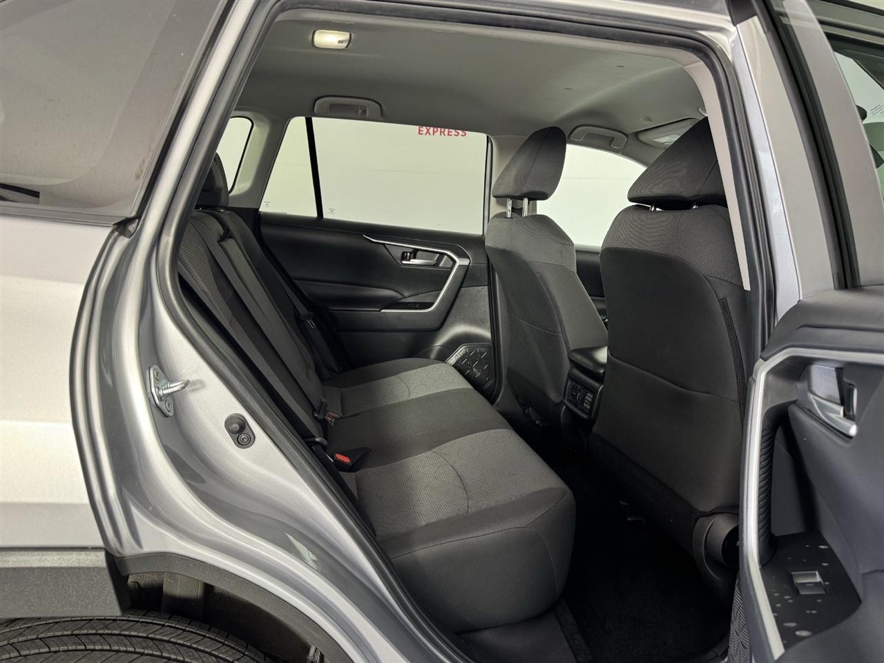 Toyota RAV4 XLE 2025