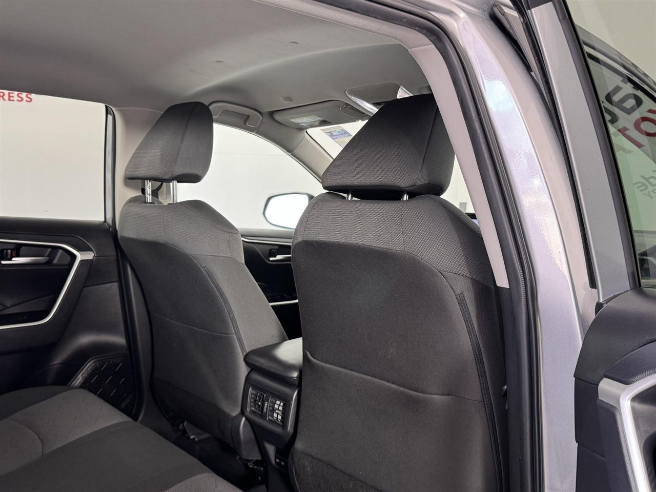 Toyota RAV4 XLE 2025