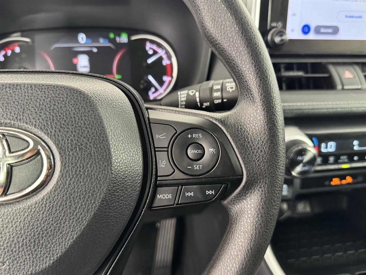 Toyota RAV4 XLE 2025