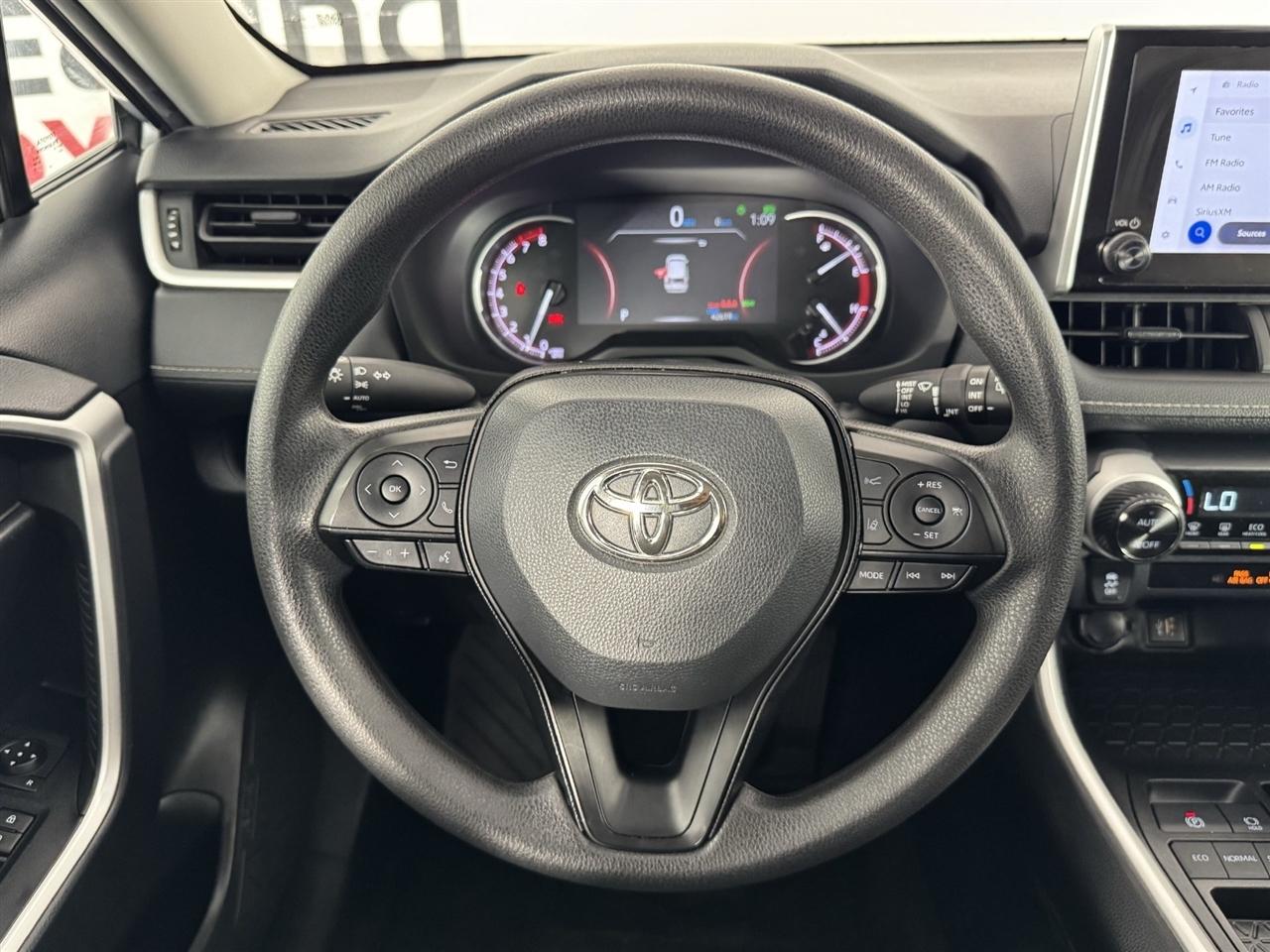 Toyota RAV4 XLE 2025