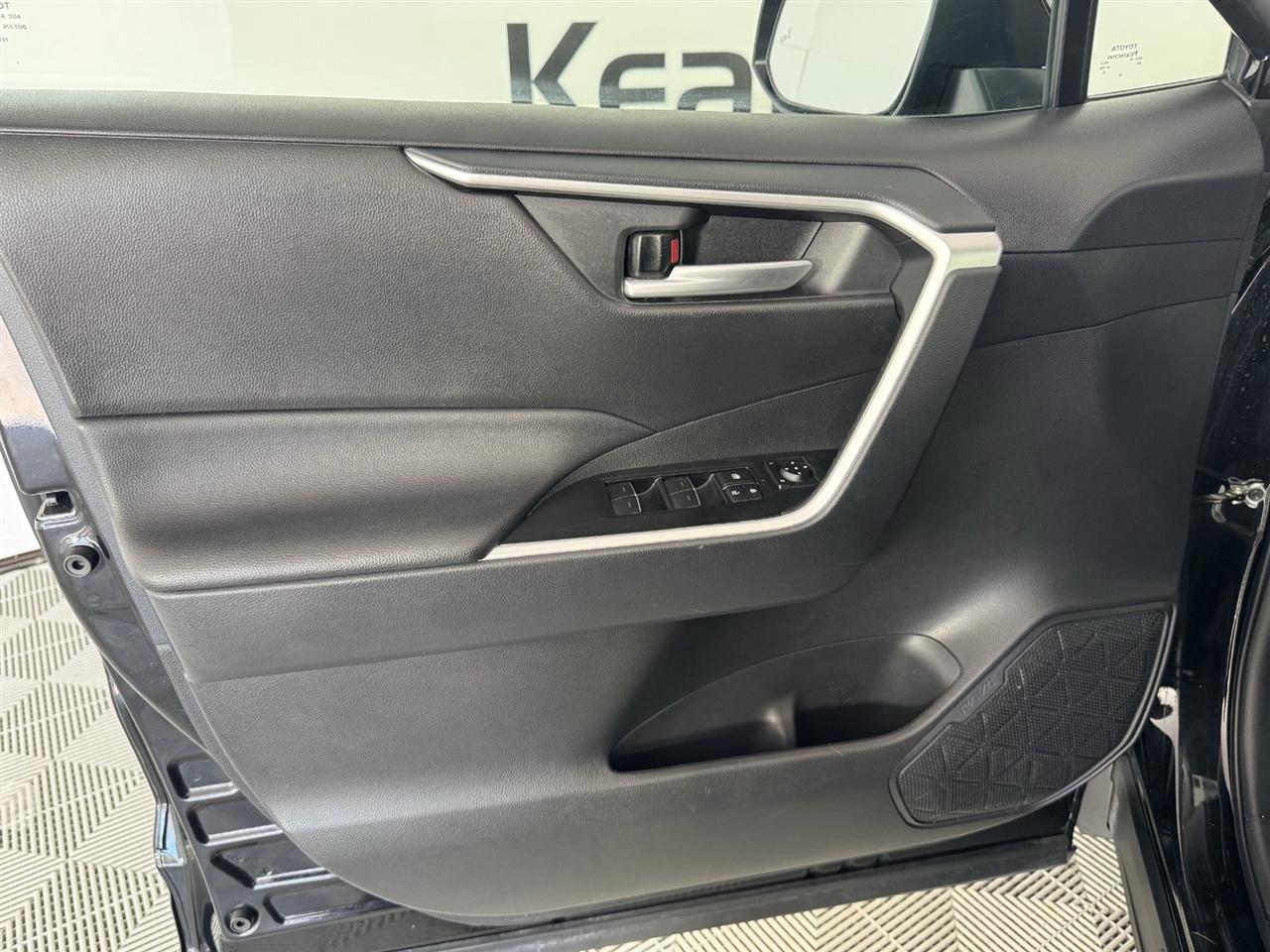 Toyota RAV4 XLE 2025