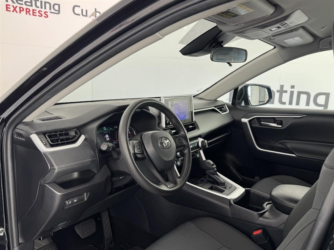 Toyota RAV4 XLE 2025
