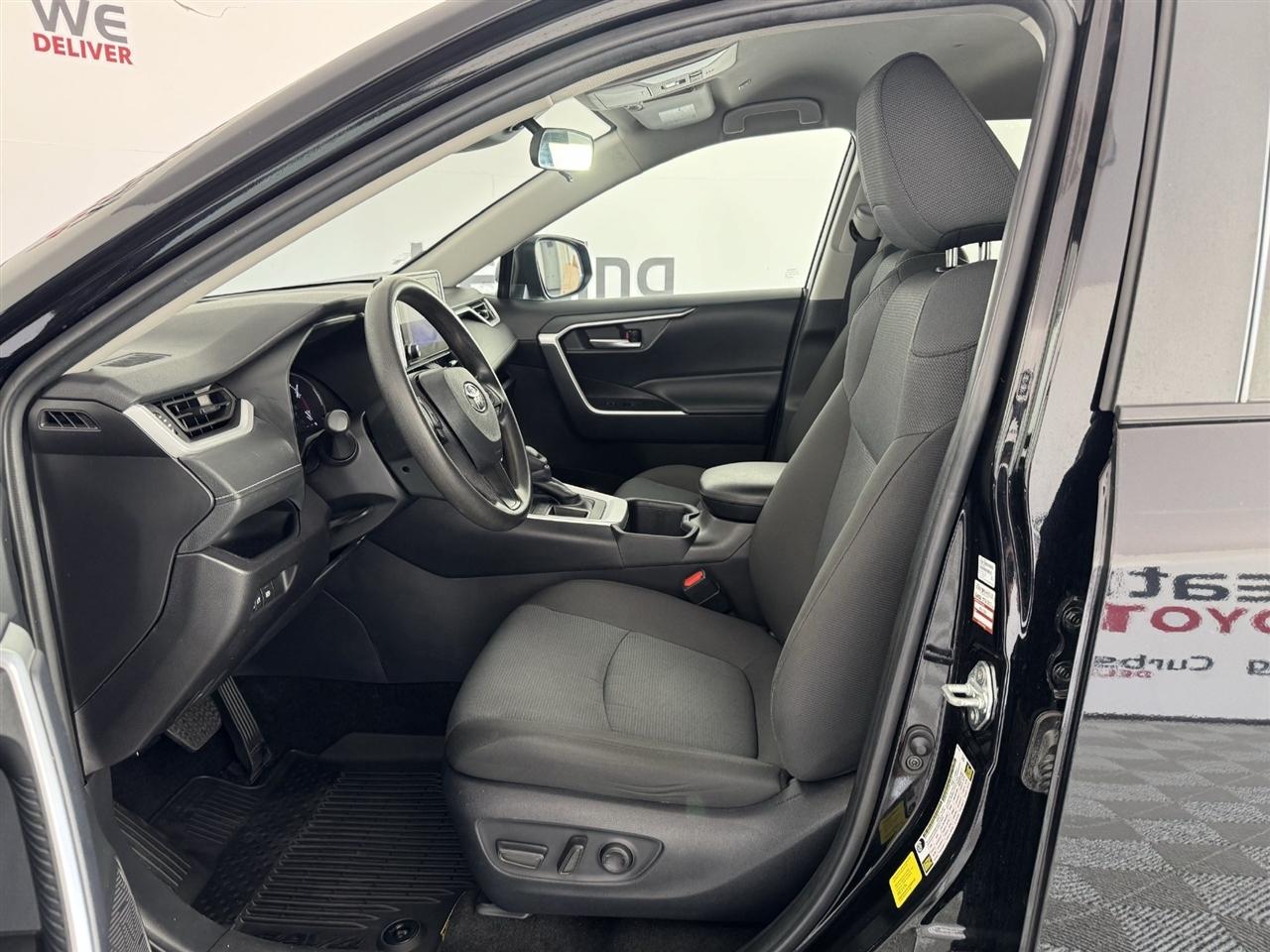 Toyota RAV4 XLE 2025