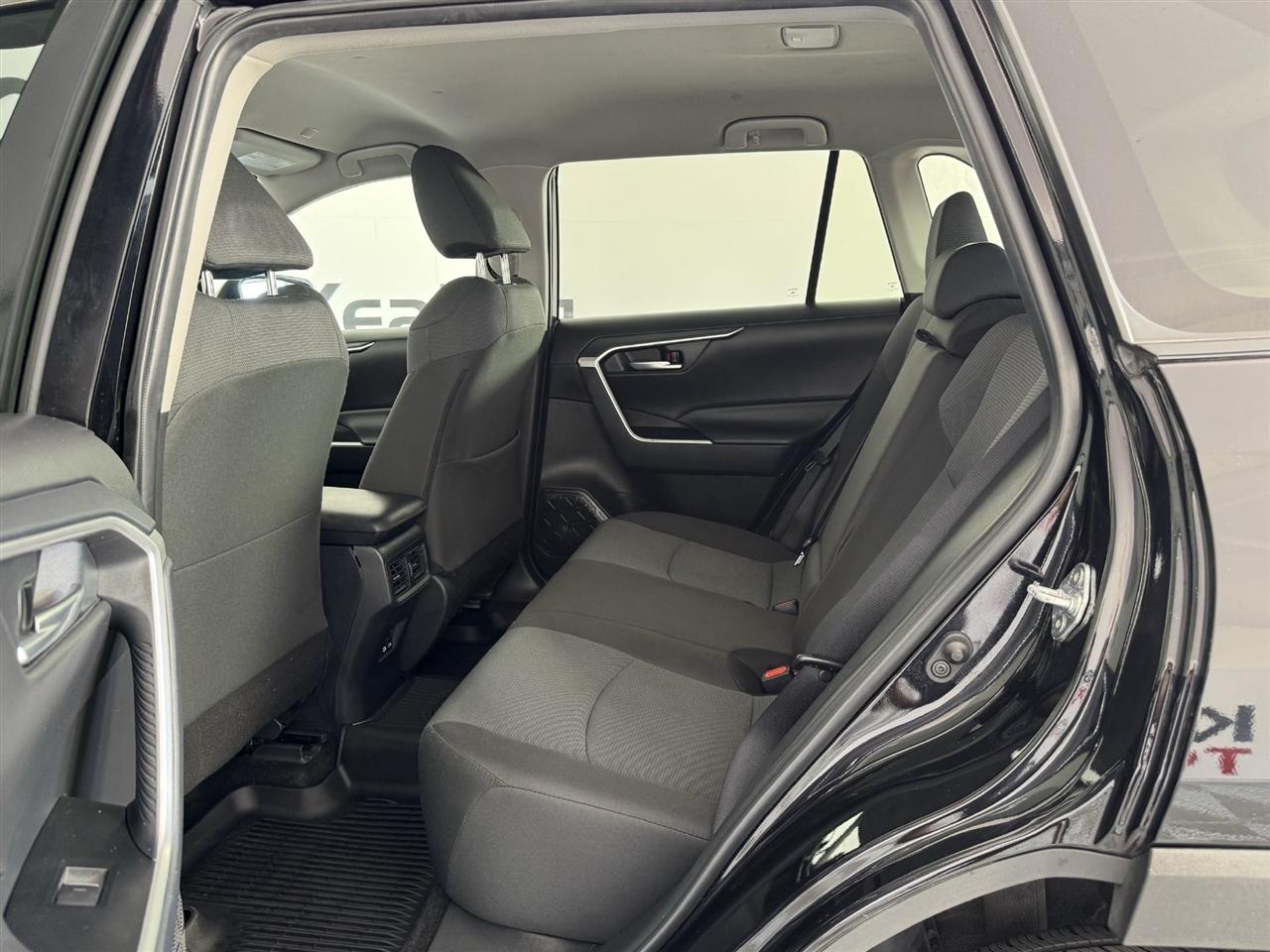 Toyota RAV4 XLE 2025