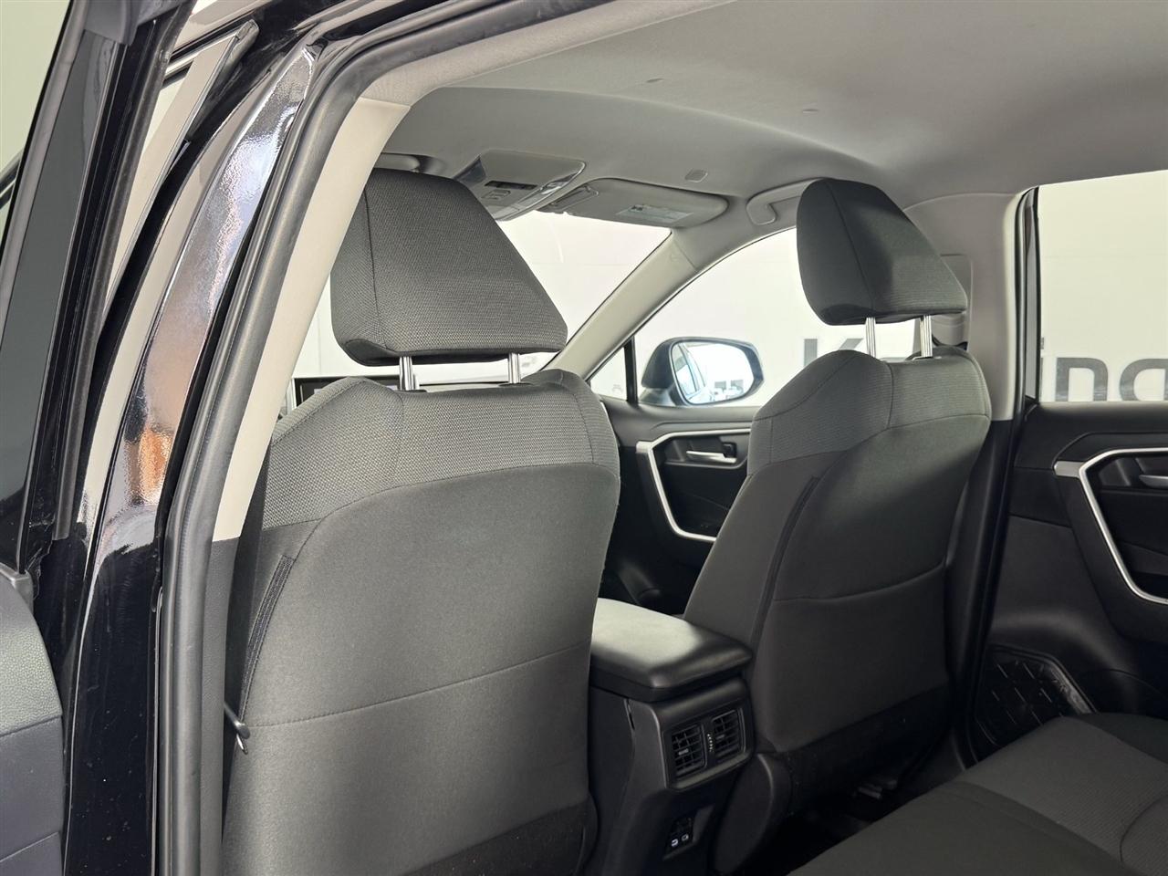 Toyota RAV4 XLE 2025