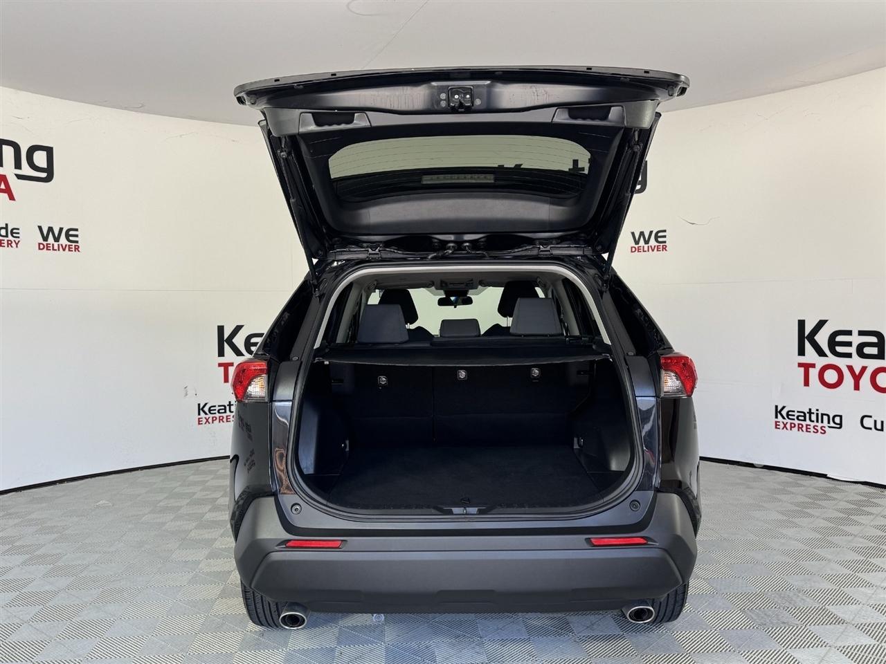 Toyota RAV4 XLE 2025