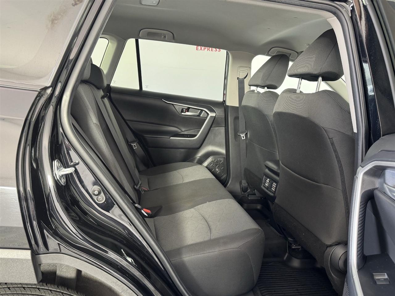 Toyota RAV4 XLE 2025
