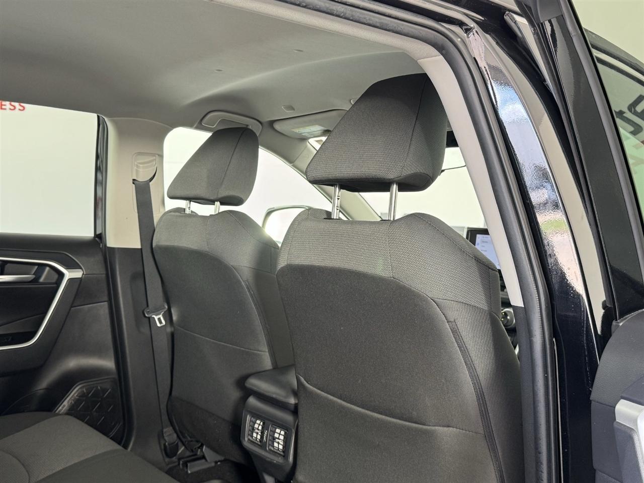 Toyota RAV4 XLE 2025