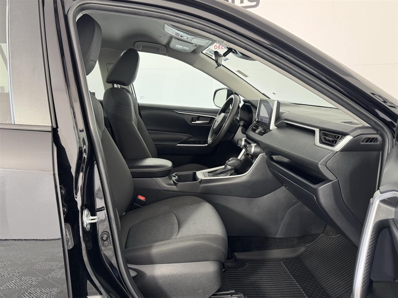 Toyota RAV4 XLE 2025
