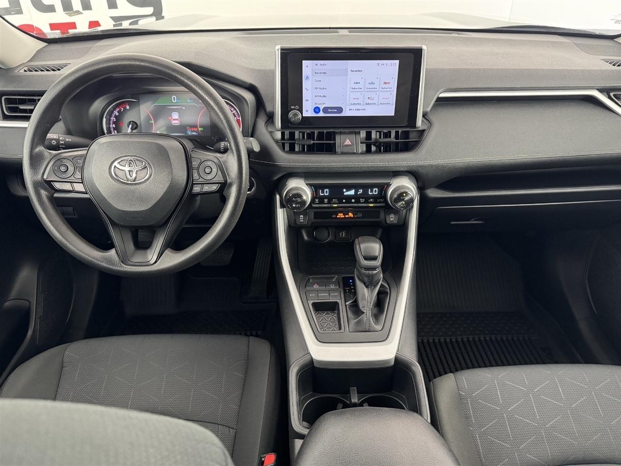 Toyota RAV4 XLE 2025