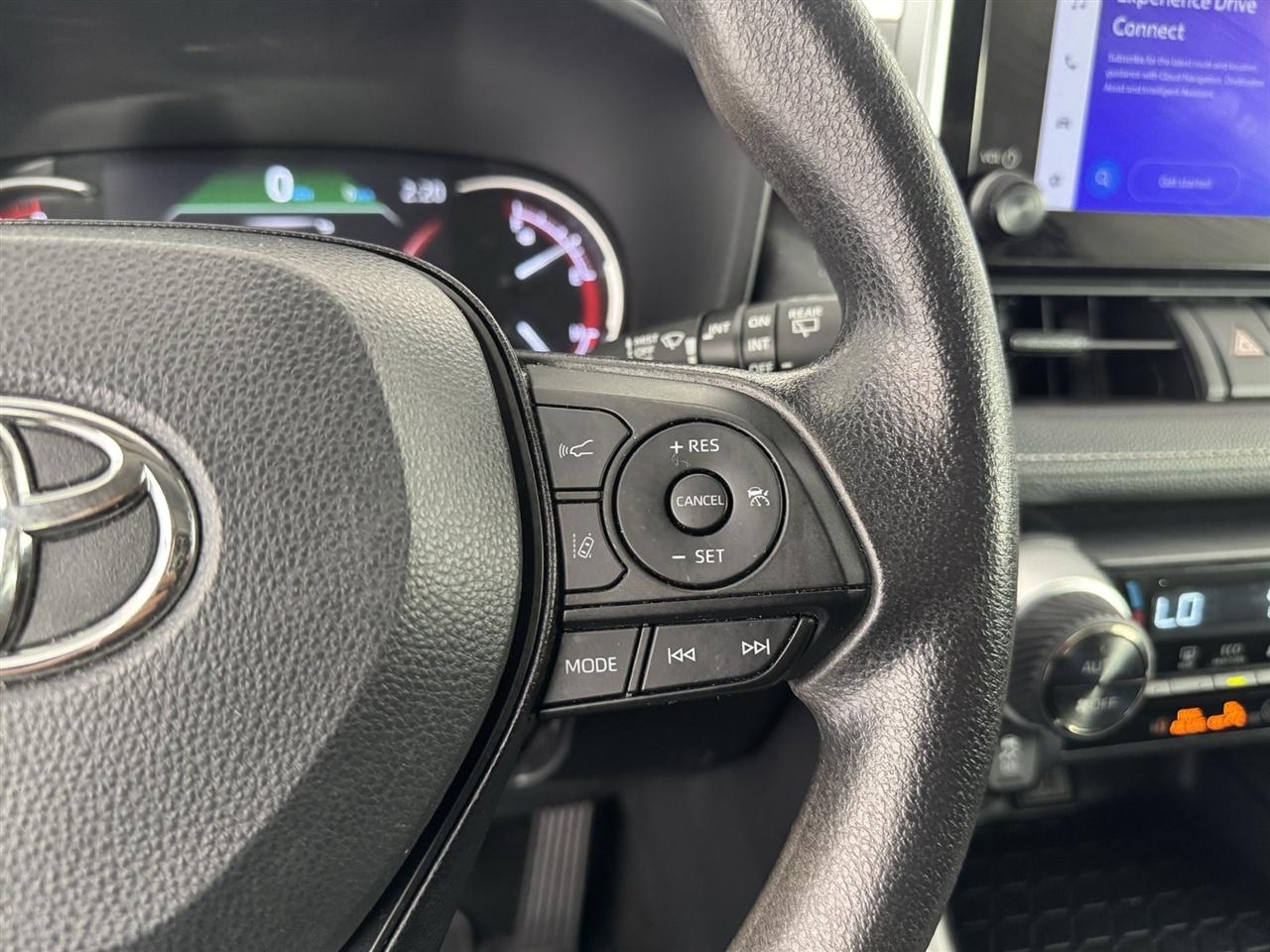 Toyota RAV4 XLE 2025