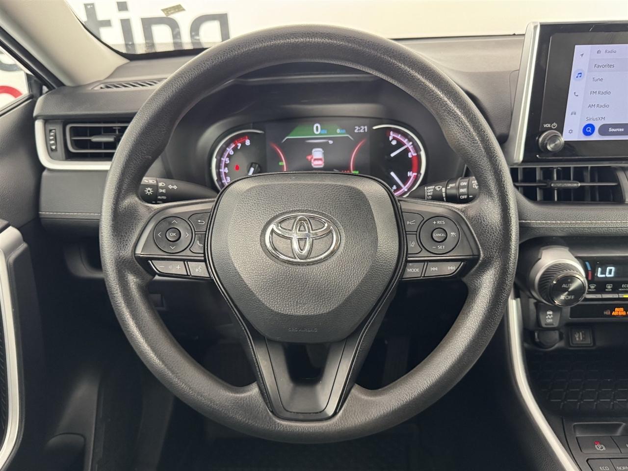 Toyota RAV4 XLE 2025