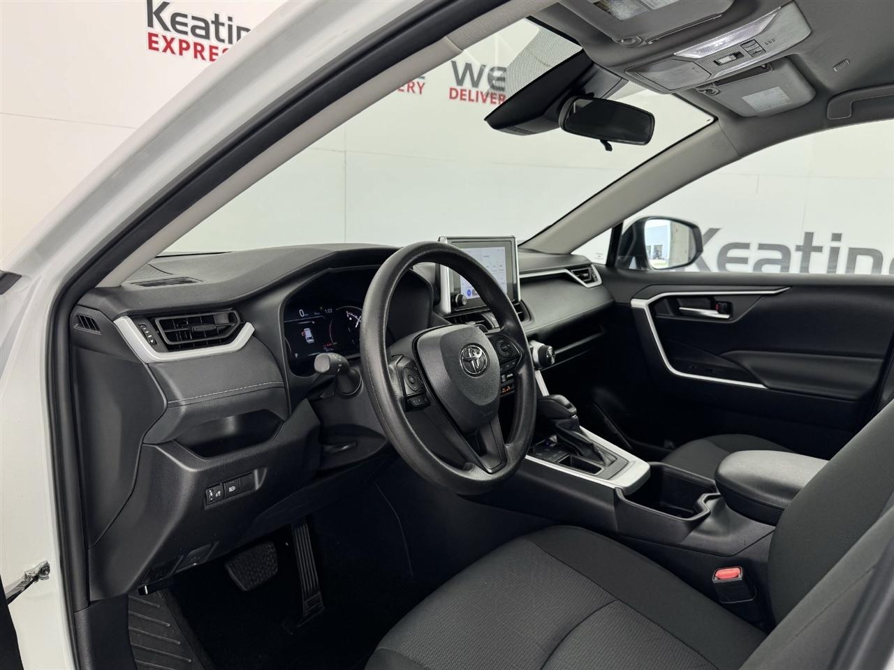 Toyota RAV4 XLE 2025