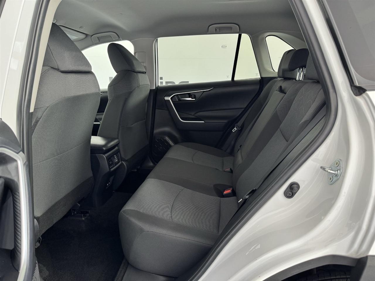 Toyota RAV4 XLE 2025