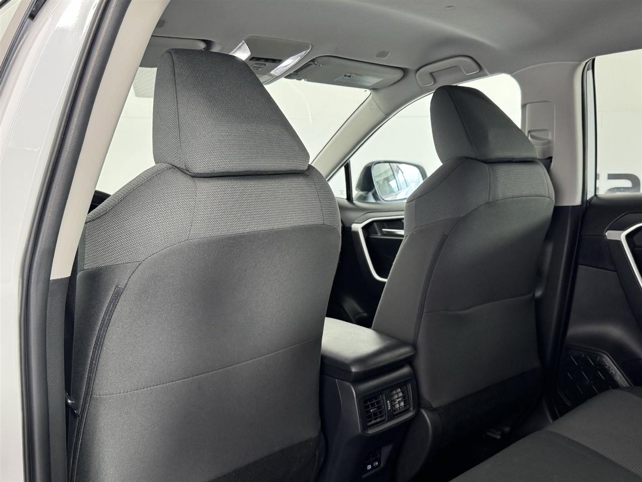 Toyota RAV4 XLE 2025