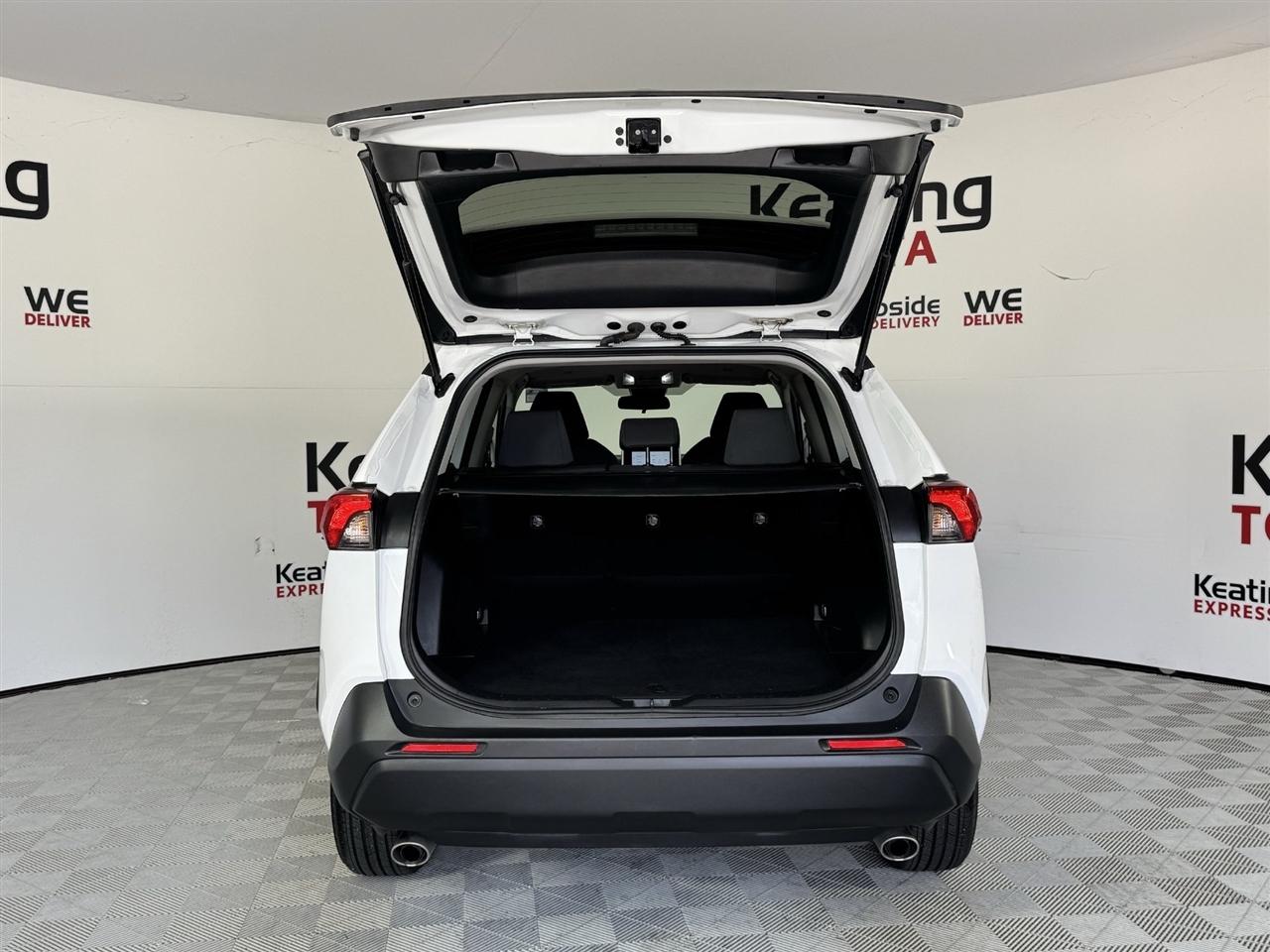 Toyota RAV4 XLE 2025