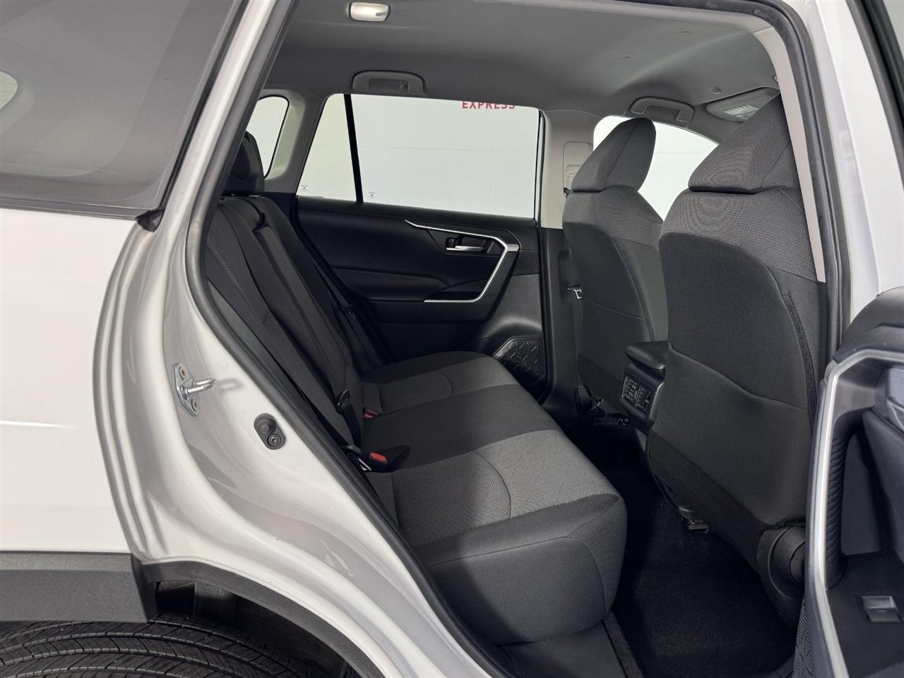 Toyota RAV4 XLE 2025