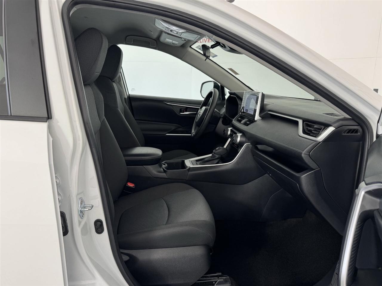 Toyota RAV4 XLE 2025