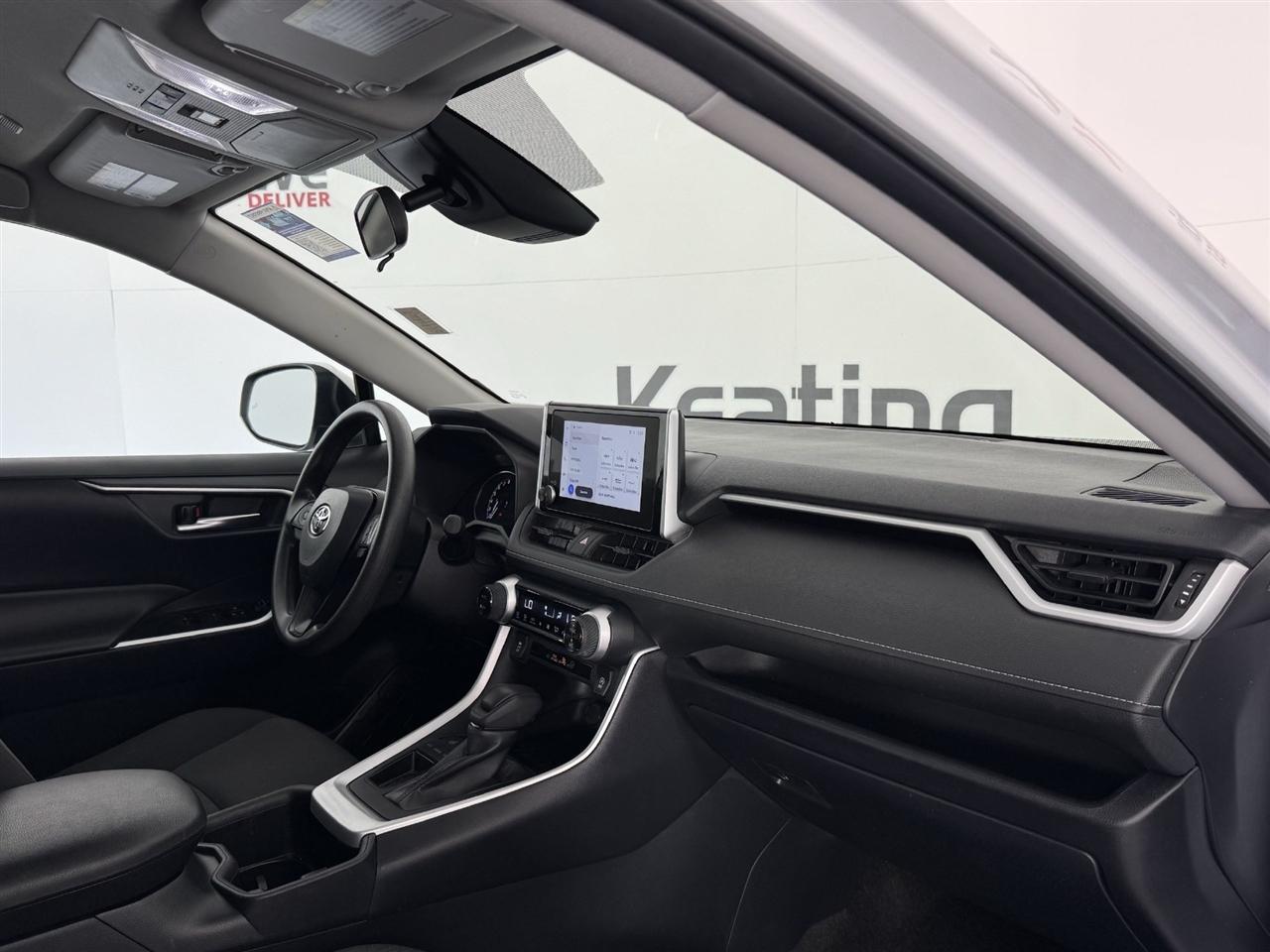 Toyota RAV4 XLE 2025