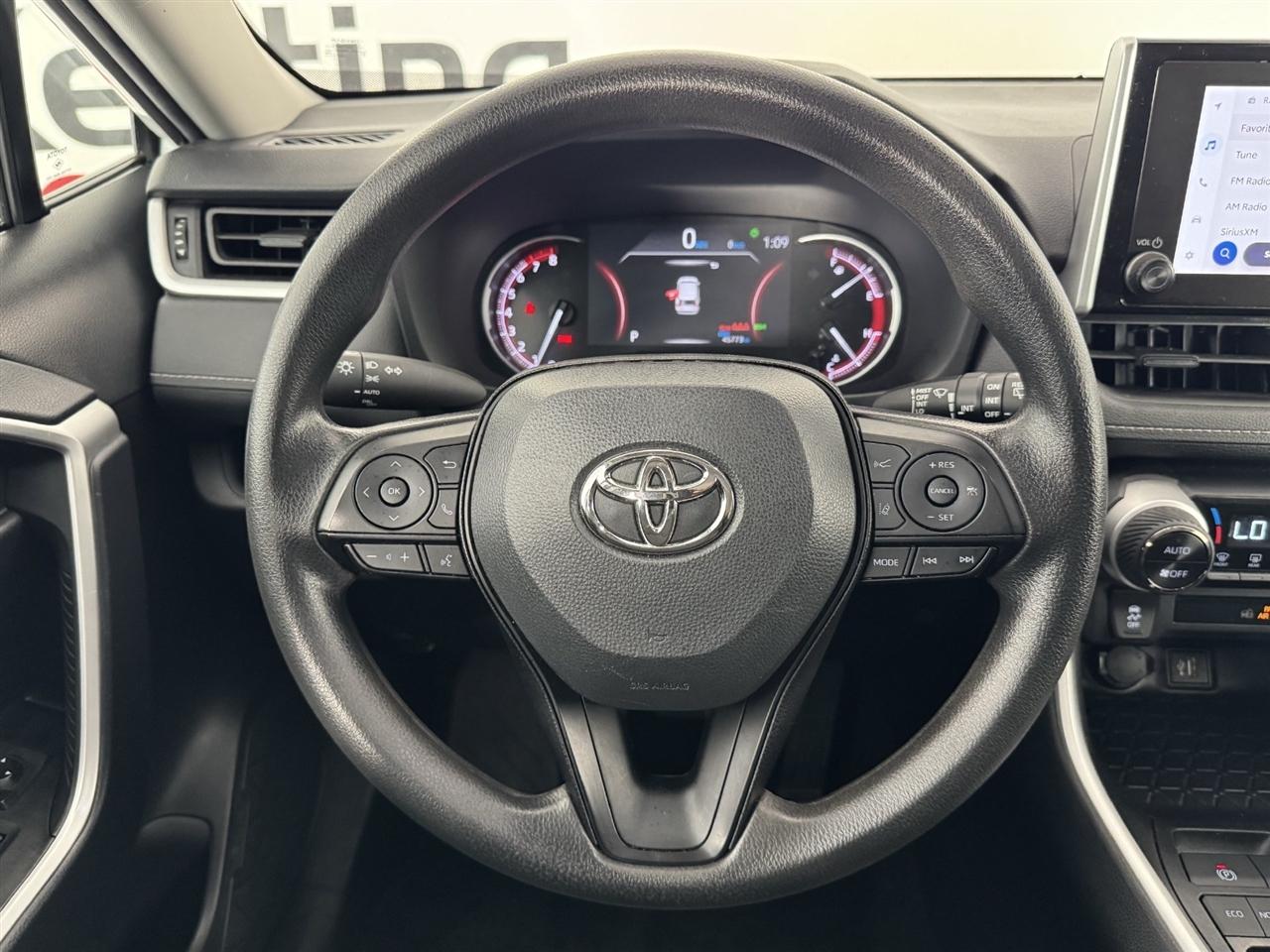Toyota RAV4 XLE 2025