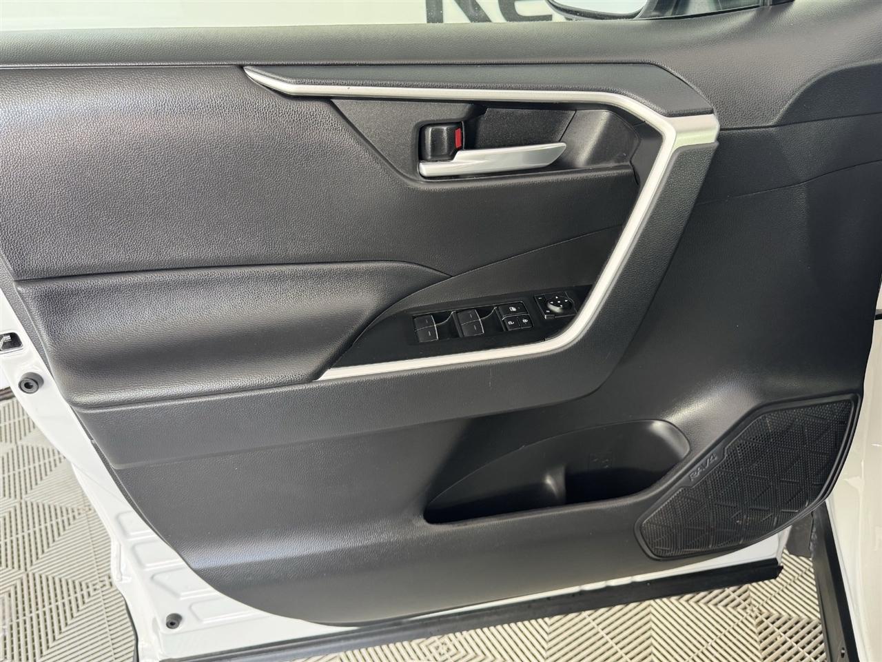Toyota RAV4 XLE 2025