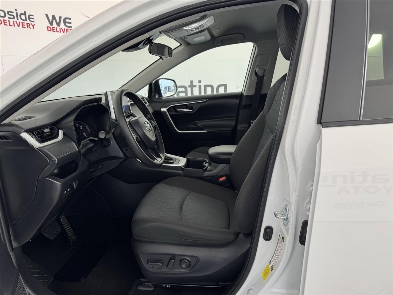 Toyota RAV4 XLE 2025