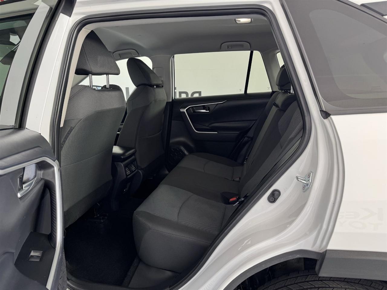 Toyota RAV4 XLE 2025