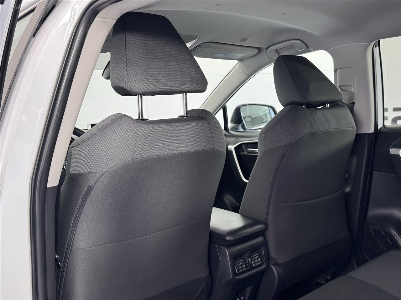 Toyota RAV4 XLE 2025