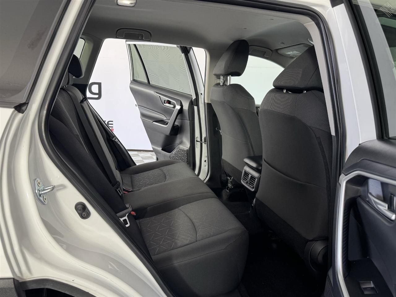 Toyota RAV4 XLE 2025
