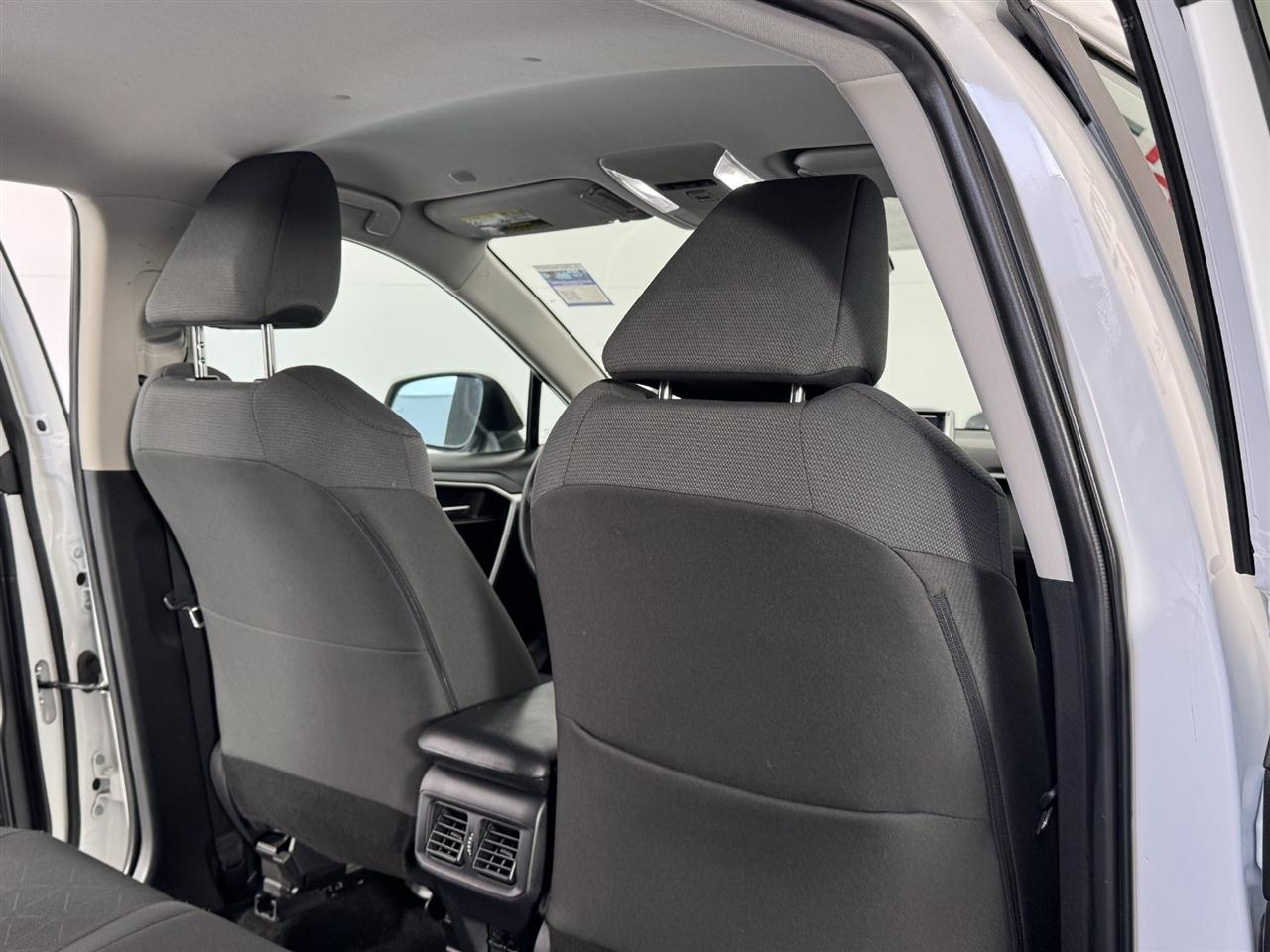 Toyota RAV4 XLE 2025