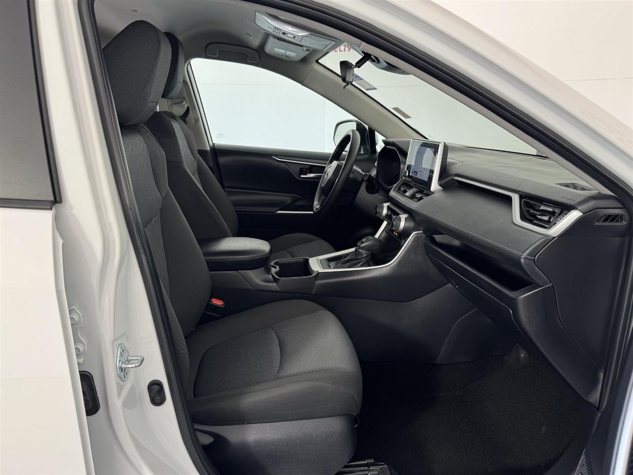 Toyota RAV4 XLE 2025