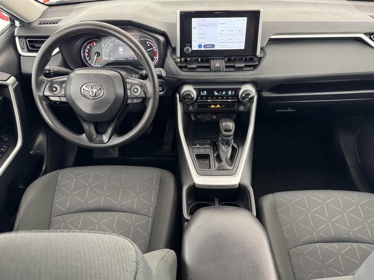 Toyota RAV4 XLE 2025