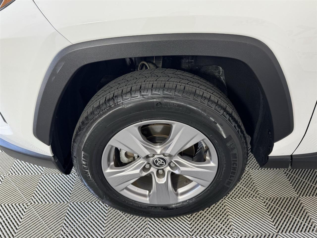 Toyota RAV4 XLE 2025