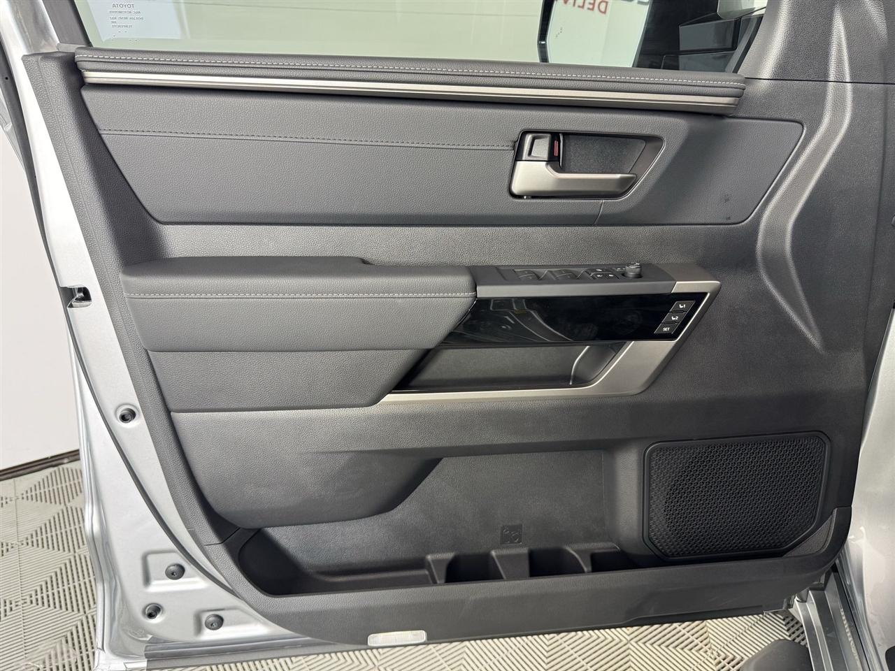 Toyota Tundra Limited CrewMax 4WD 2026