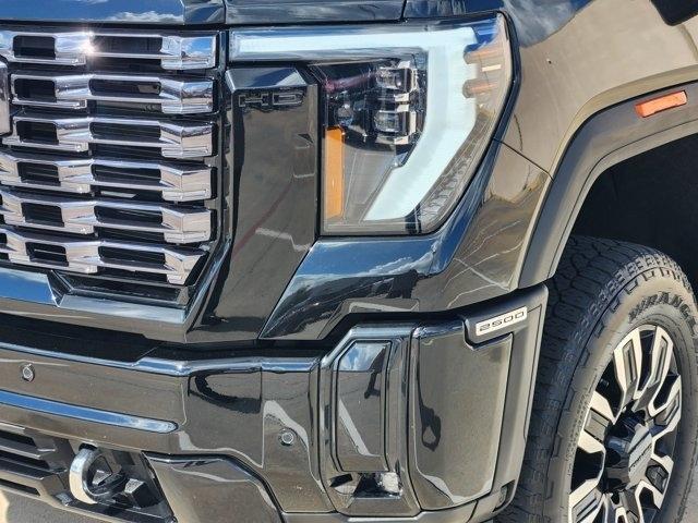 GMC Sierra 2500HD Denali Ultimate Crew Cab 4WD 2025