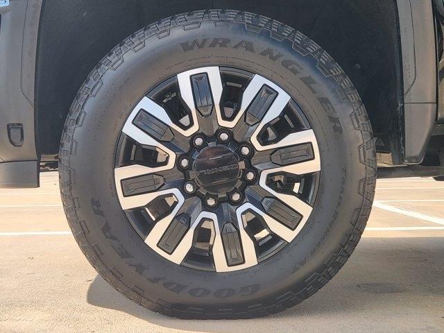 GMC Sierra 2500HD Denali Ultimate Crew Cab 4WD 2025