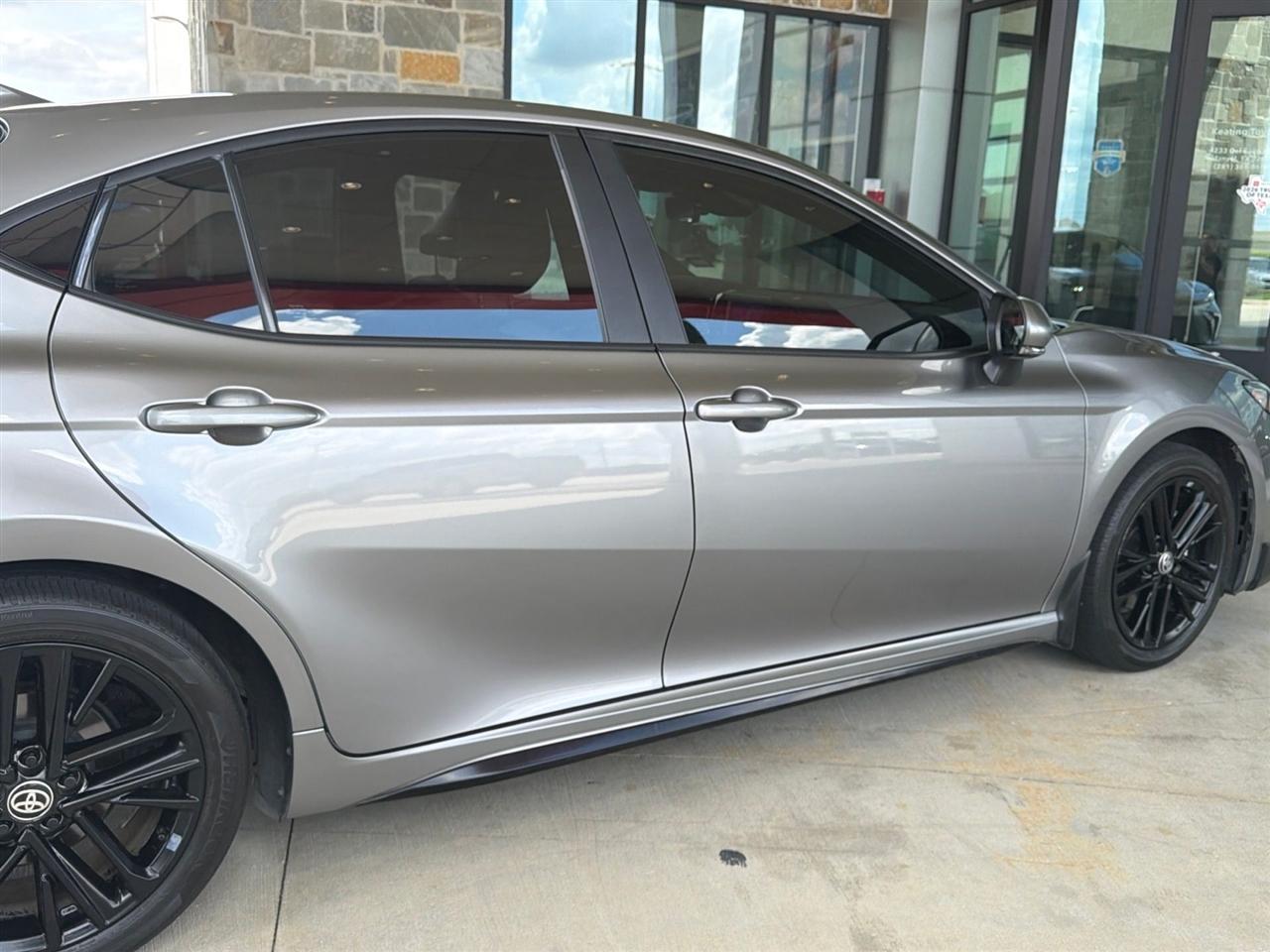 Toyota Camry Hybrid XLE 2025