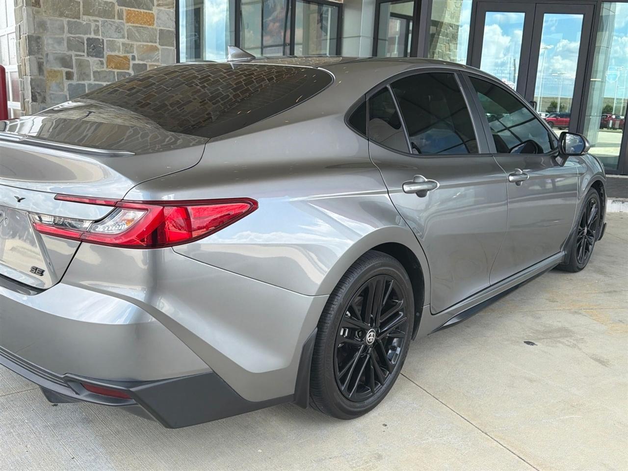 Toyota Camry Hybrid XLE 2025