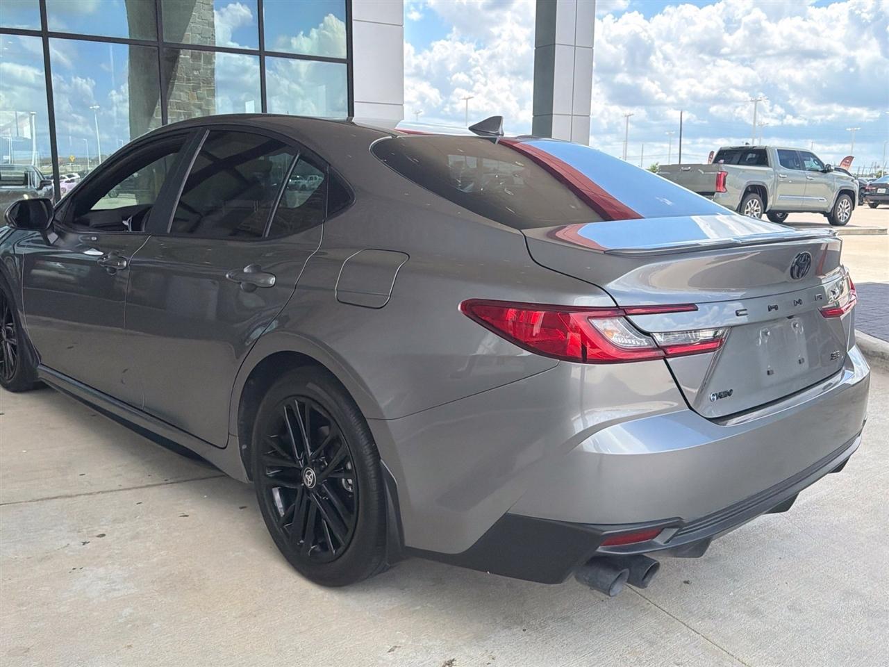 Toyota Camry Hybrid XLE 2025