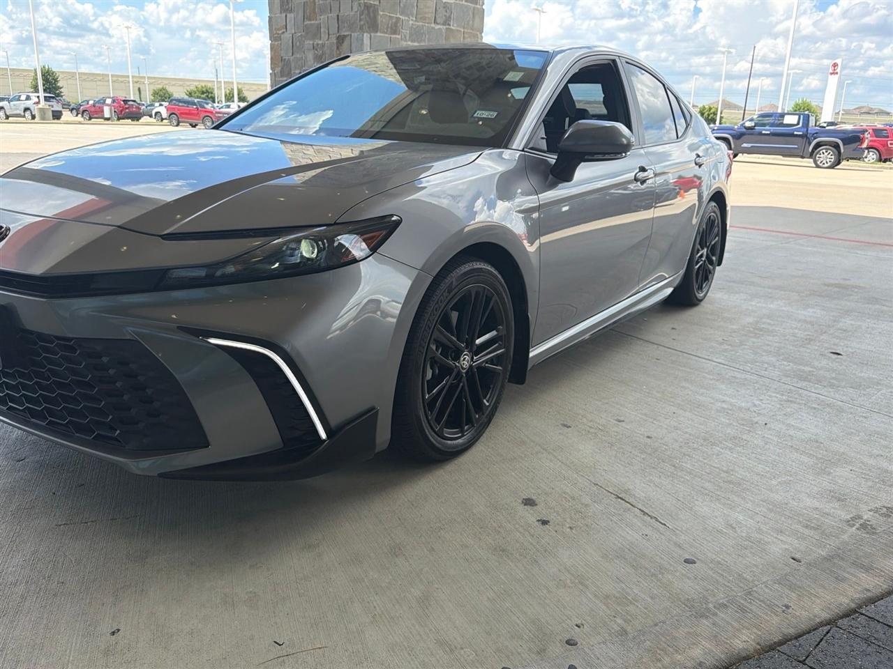 Toyota Camry Hybrid XLE 2025