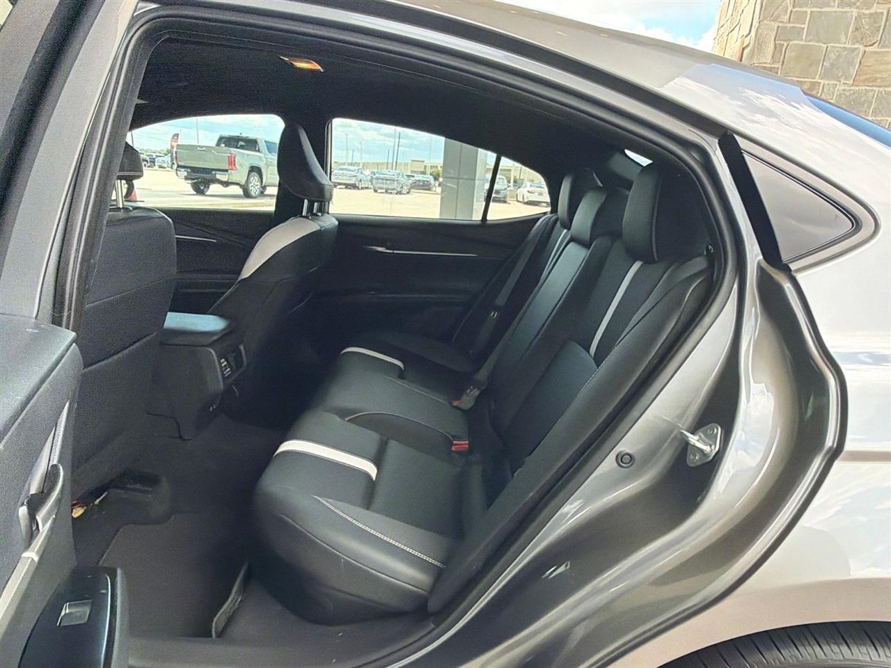Toyota Camry Hybrid XLE 2025
